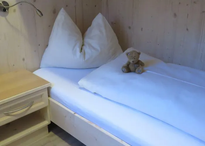 Elena امهاوسن